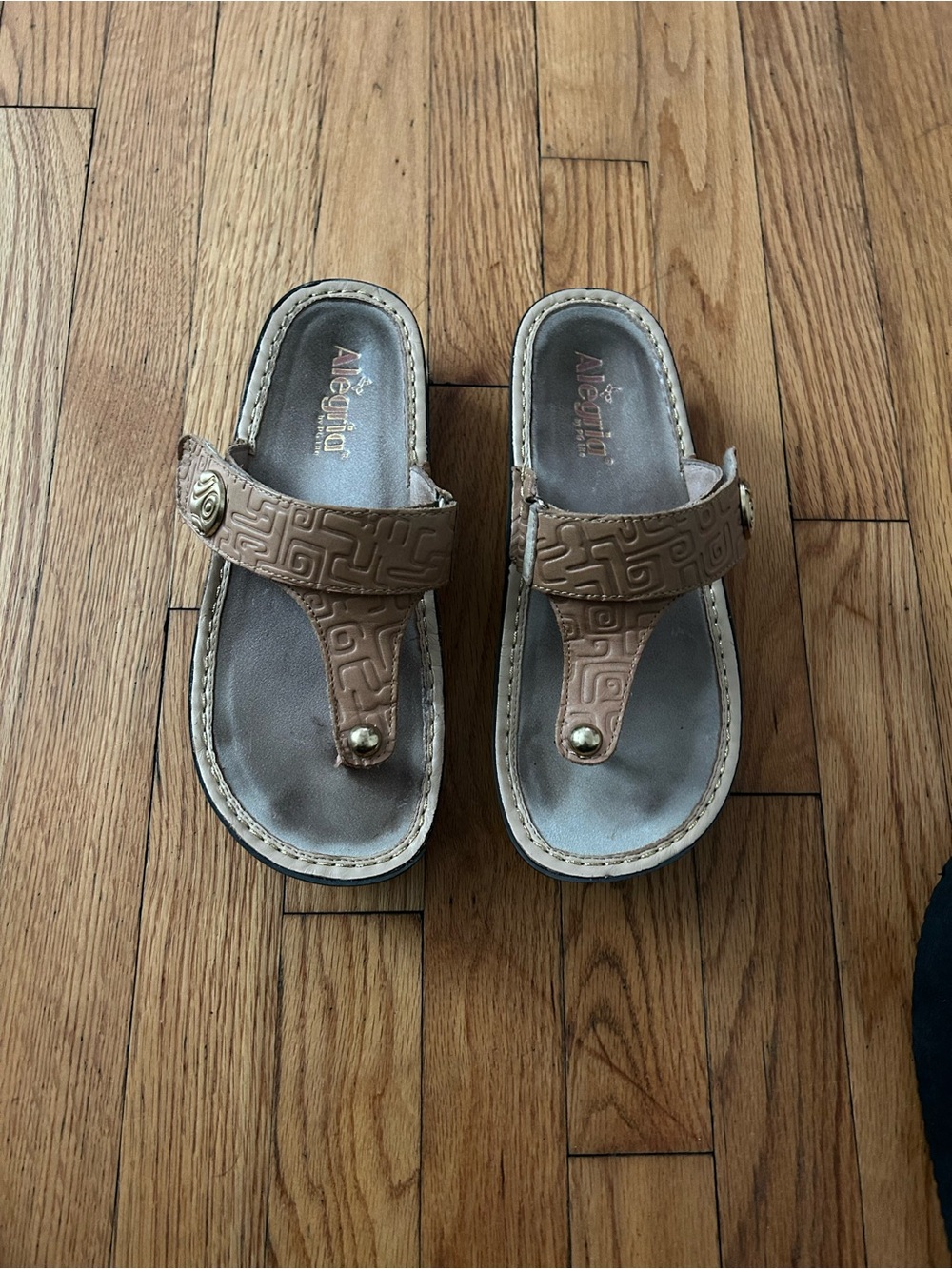 Alegria women Light Brown Embossed Thong Sandals